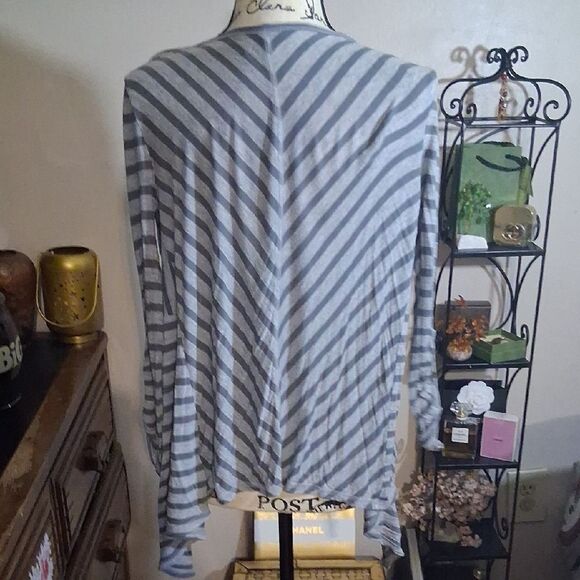 Kohls So Two Tone Grey Striped Draped Light Cardigan Size Medium - Picture 5 of 6